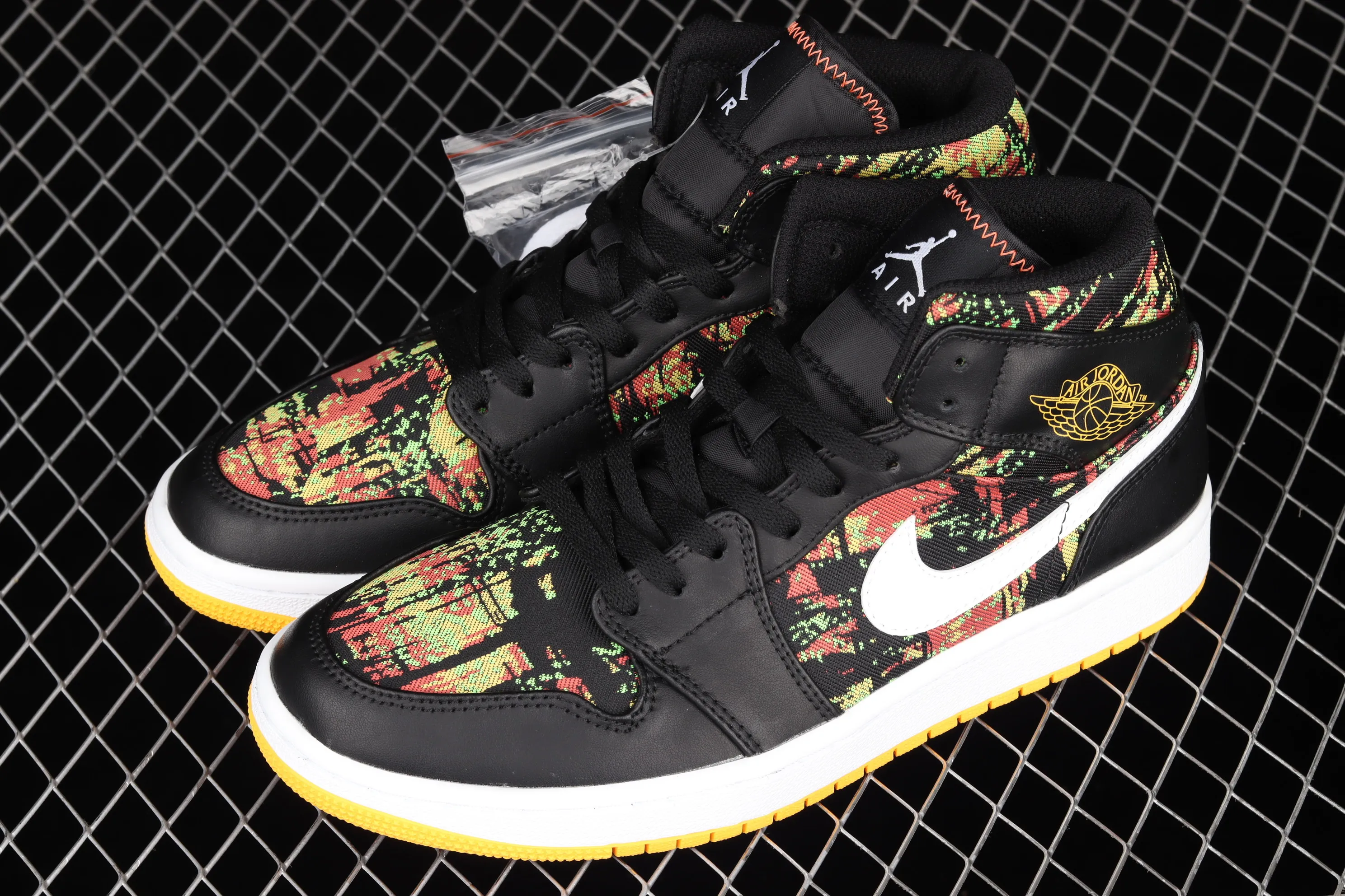 All categories Air Jordan Jordan series basketball shoes Air Jordan 1 Mid Air Jordan 1 Mid SE AJ1 Joe 1 floral black China basketball shoes 555112-003